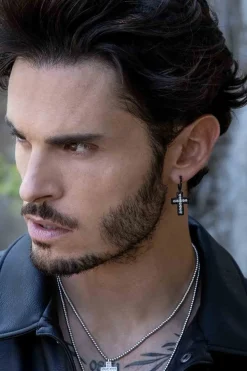 APM Monaco Boucles D'Oreilles Asymetriques Croix Noires^ Boucles D'Oreilles