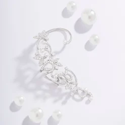 APM Monaco Single Flower Ear Cuff With Pearls^ Boucles D'Oreilles